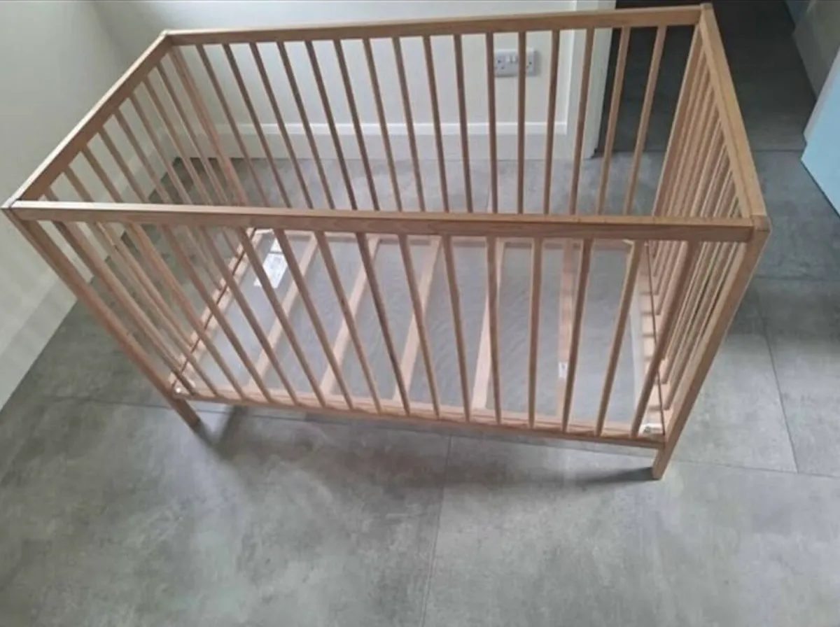 Baby Cot And Baby Elegance Mattress - Image 3
