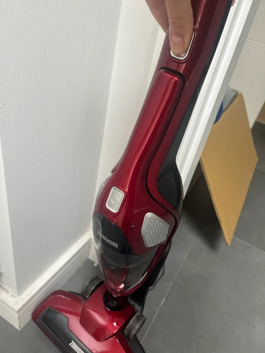 Zanussi Vacuum Cleaner, portable & cordless - Image 2