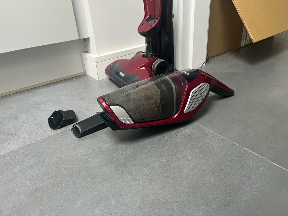 Zanussi Vacuum Cleaner, portable & cordless - Image 3