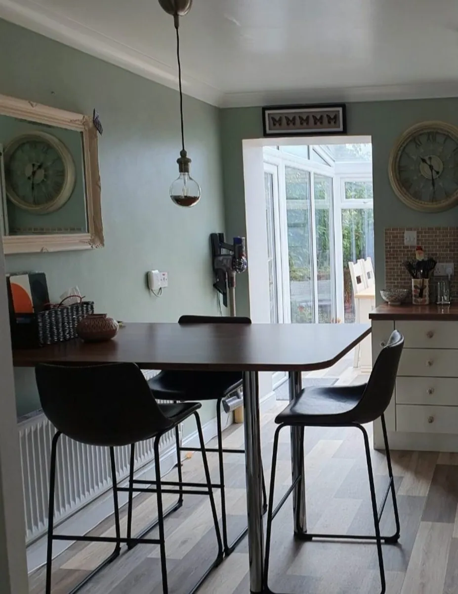 Breakfast counter - Image 1