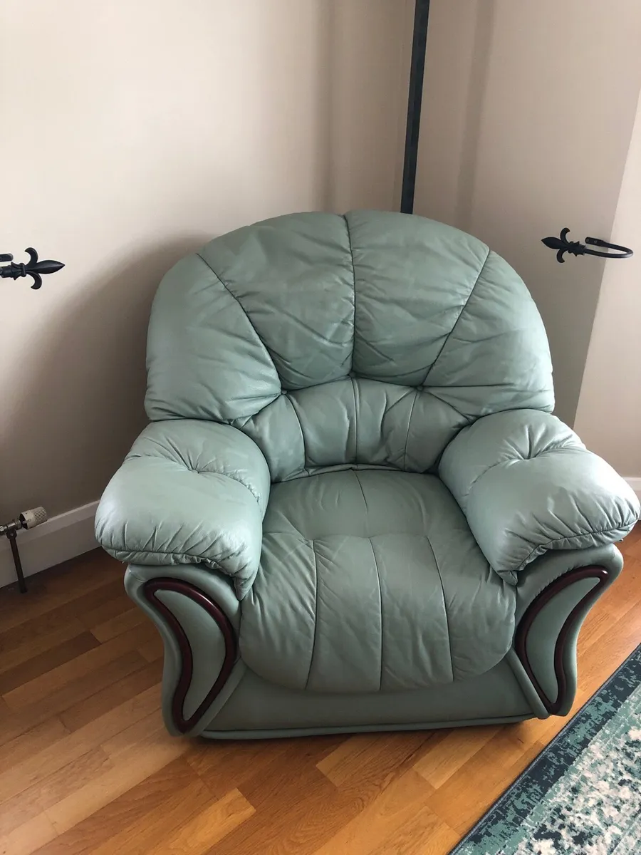 Three piece suite - Image 3
