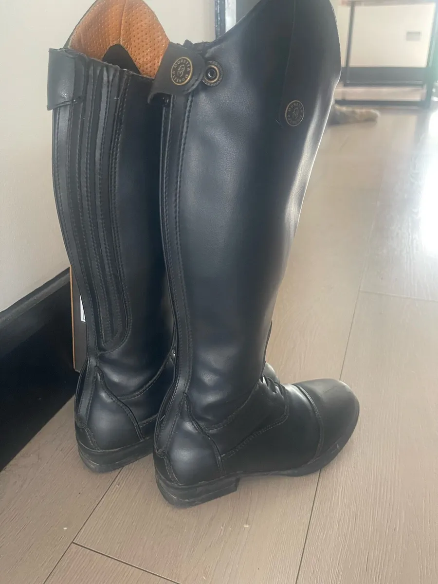 Moretta Horse riding  boots and clothes - Image 4