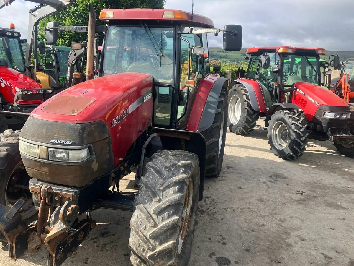 C N H  Tractors - Image 1
