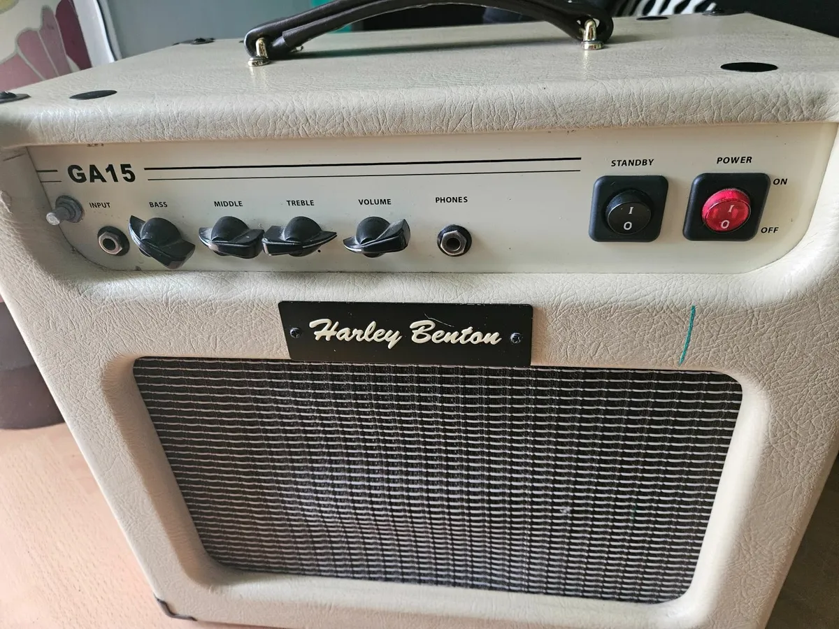 Harley Benton GA15 guitar amp. - Image 3