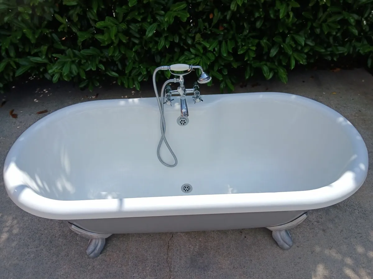cast iron bath - Image 2