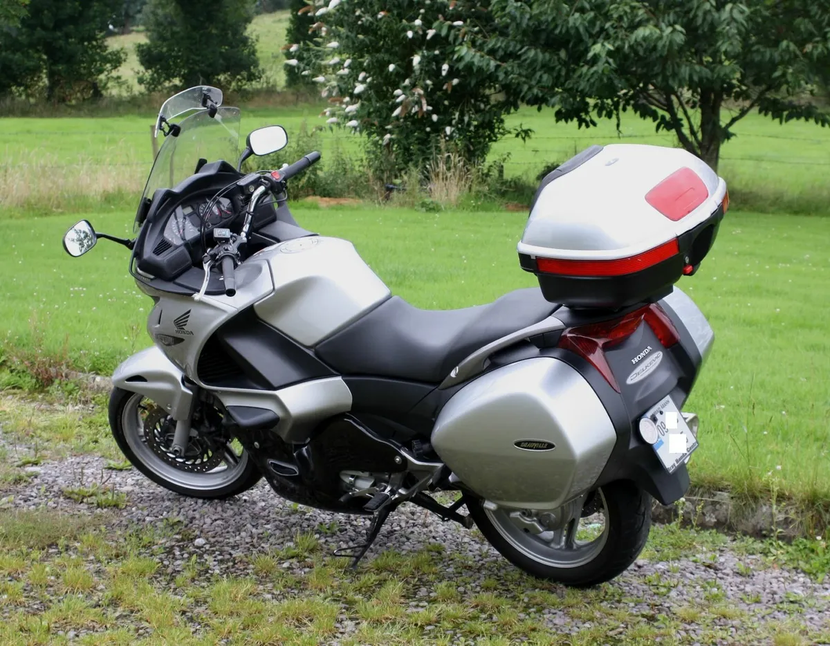 2009 Honda Deauville NTV700 low miles! - Image 2