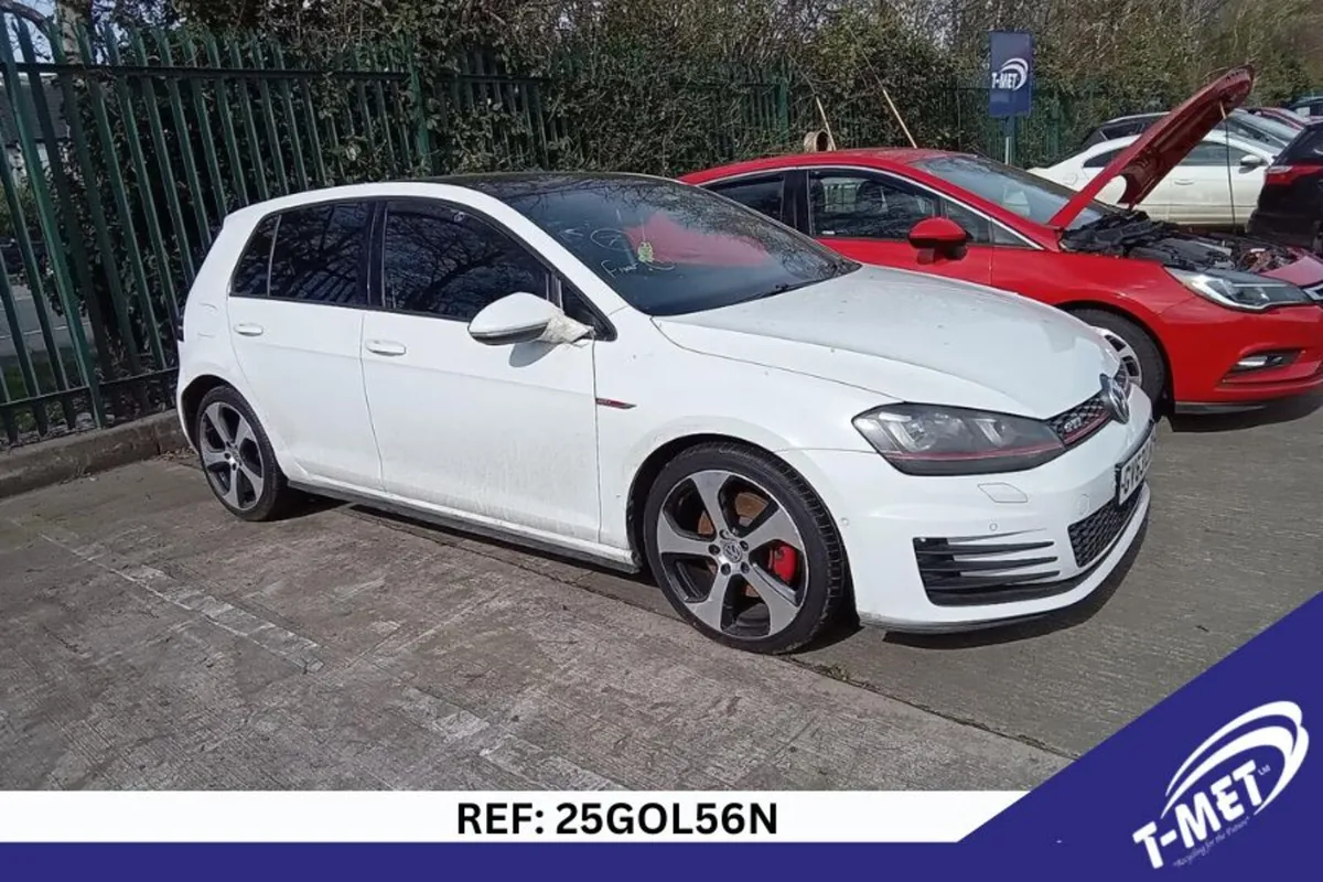 2014 VOLKSWAGEN GOLF BREAKING FOR PARTS - Image 1