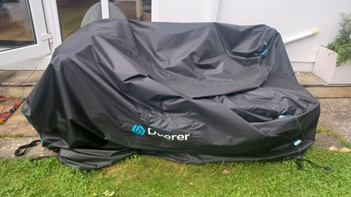 Garden bench with rain cover - Image 2
