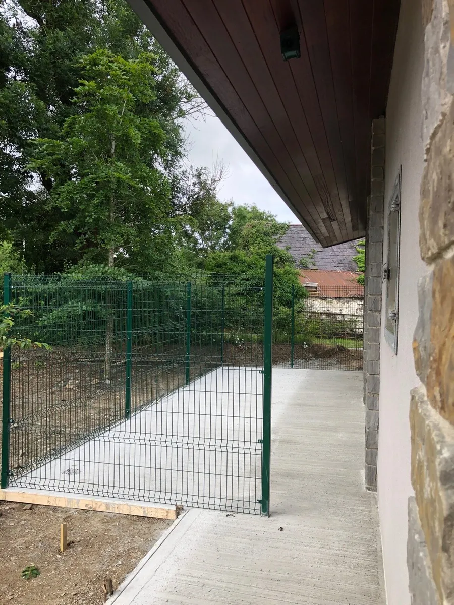 Concrete base , Fence - Image 2