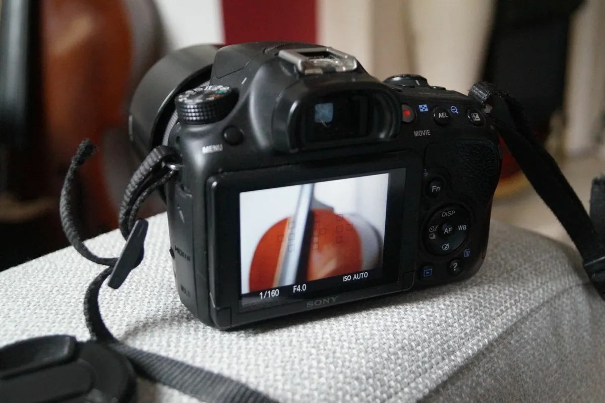 Sony Alpha A58 camera with 55/200 zoom lens - Image 3