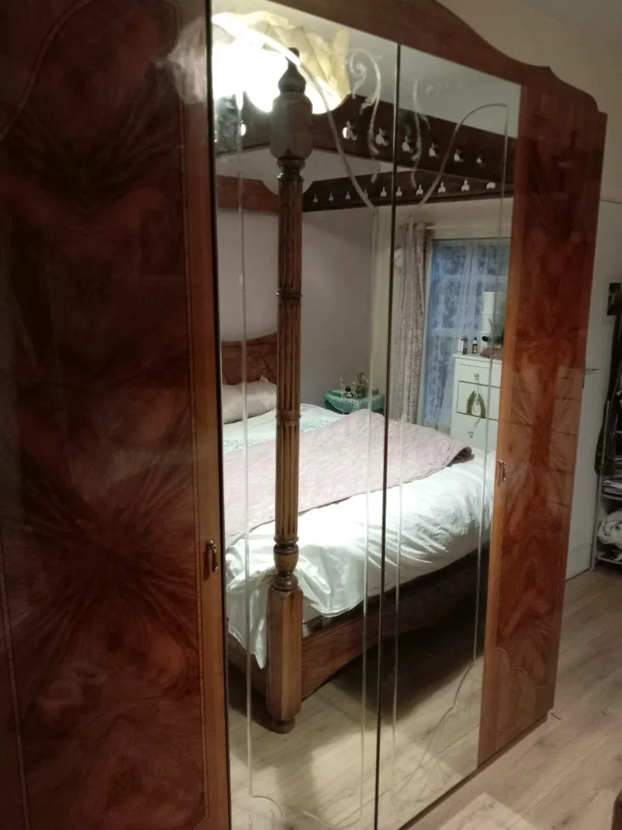Double wardrobe - Image 1