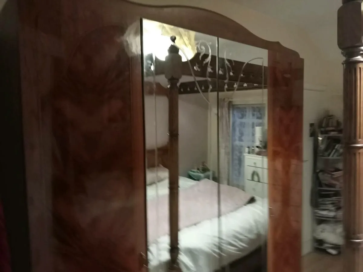 Double wardrobe - Image 2