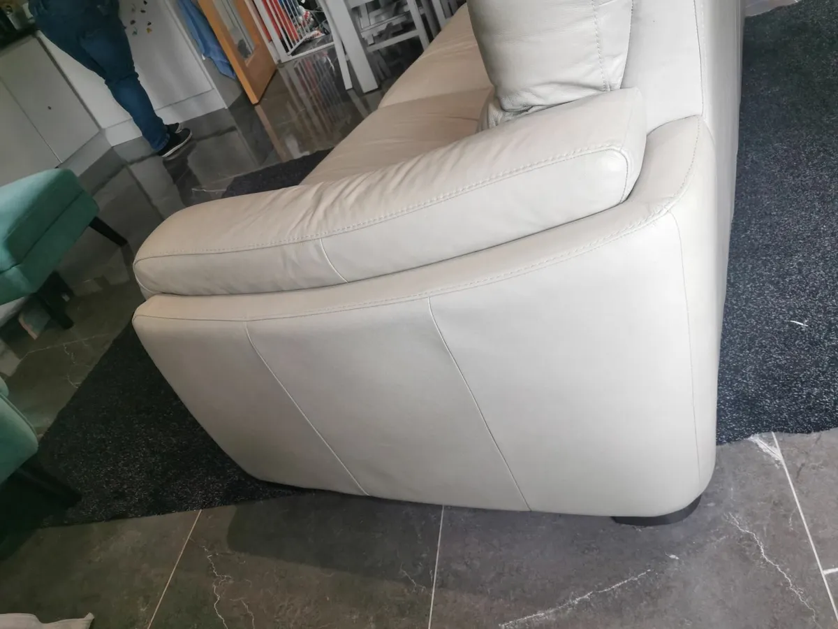 Couch - Image 2