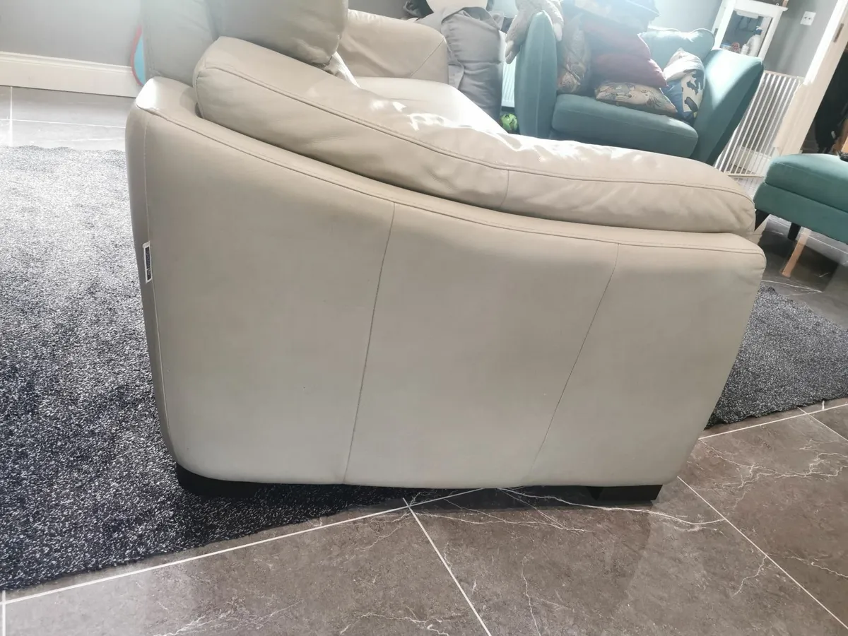 Couch - Image 3