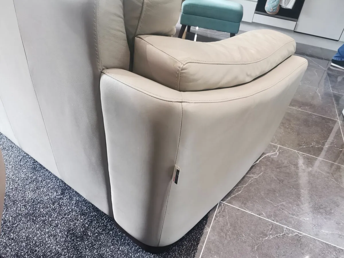 Couch - Image 4