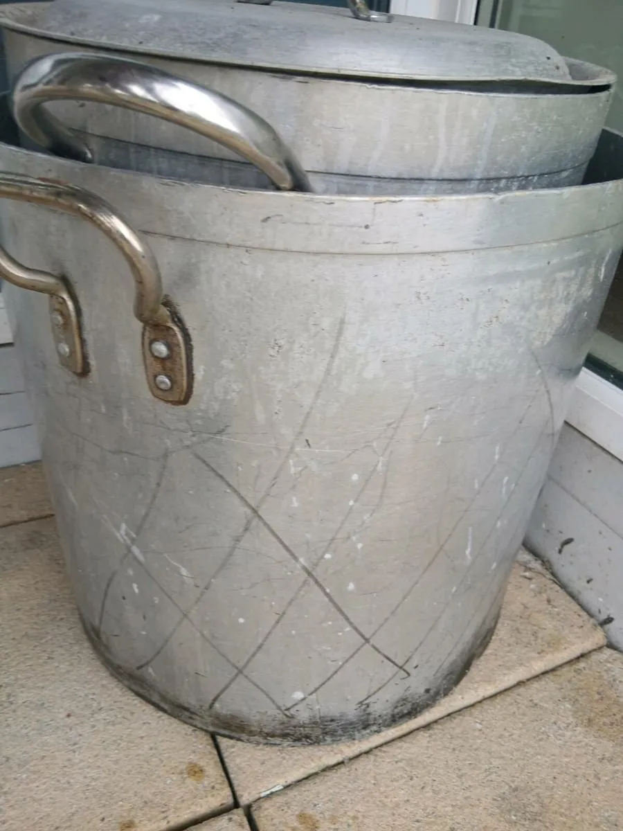 Large stock pots - Image 1