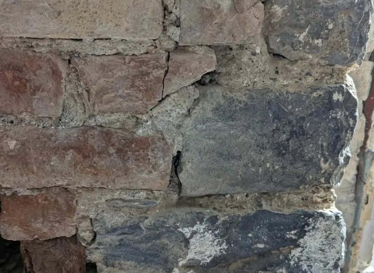 Large Building Stones - Image 1
