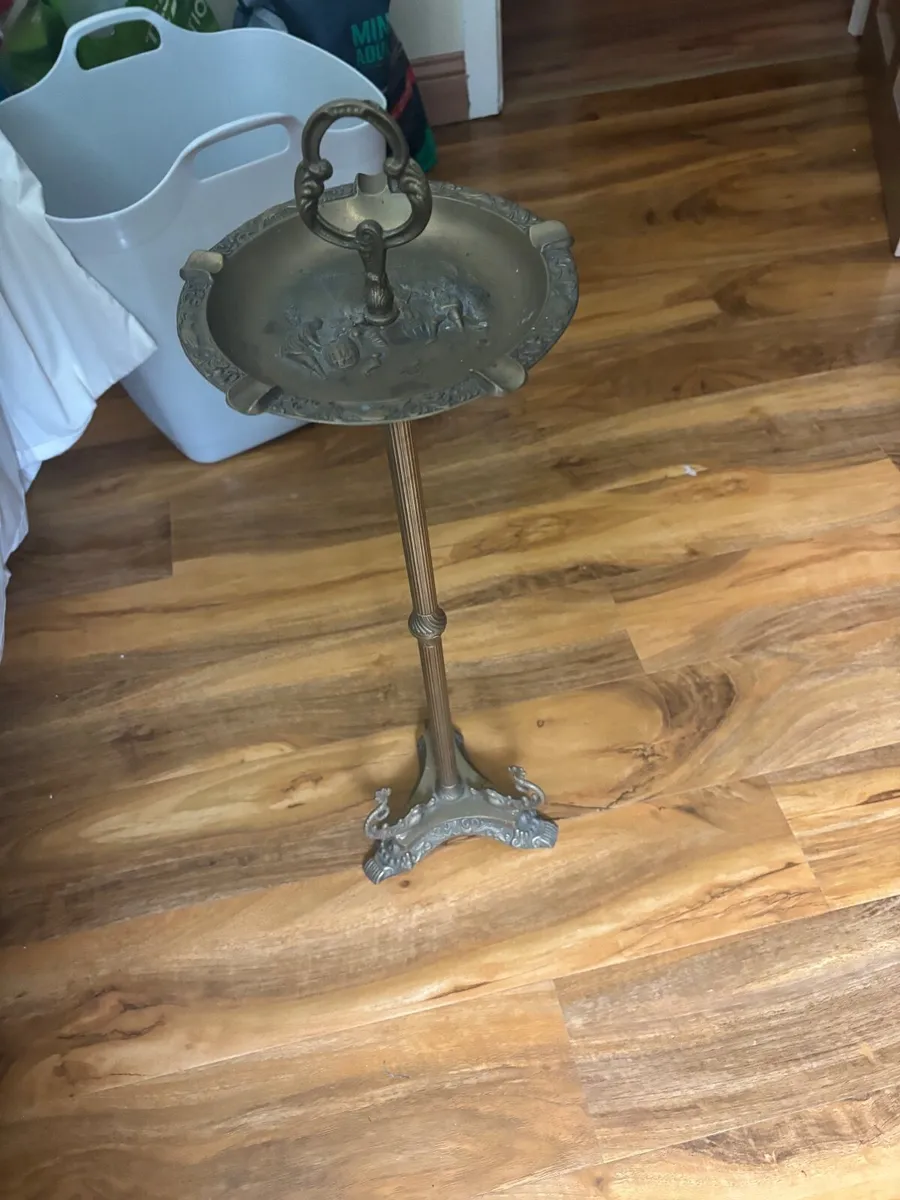Large brass ashtray - Image 1