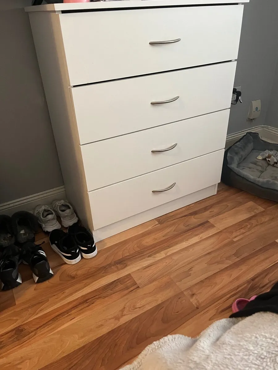 2 chest of drawers and love seat - Image 2