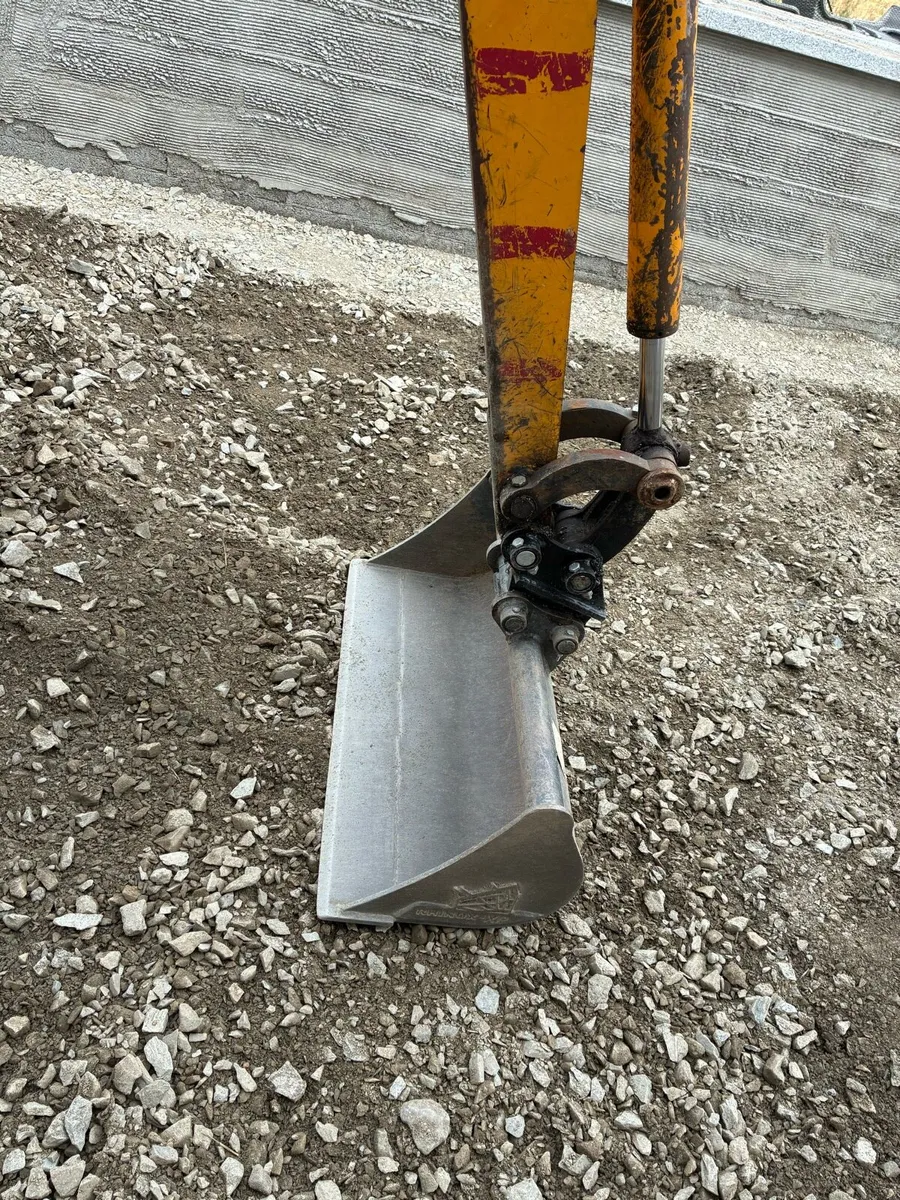 JCB 8017 - Image 3