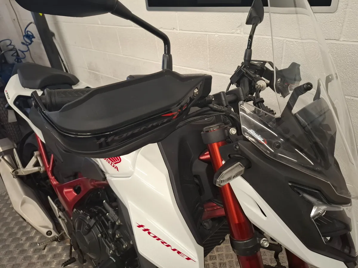 Honda CB750 Hornet 2023 - Image 4