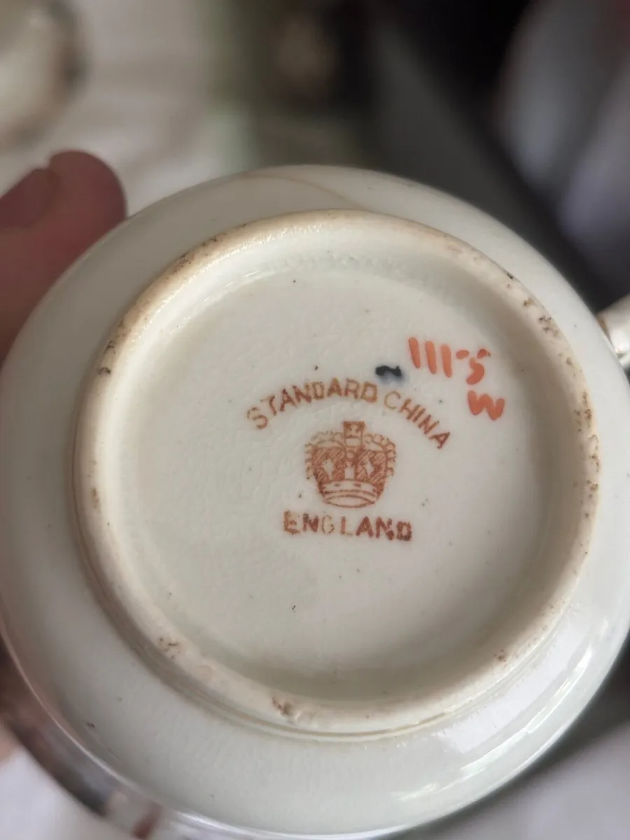 8 piece English China tea set - Image 1