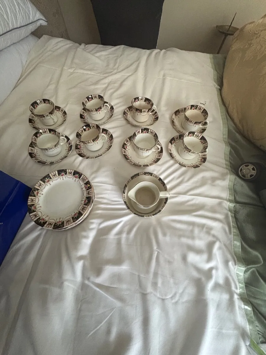 8 piece English China tea set - Image 2