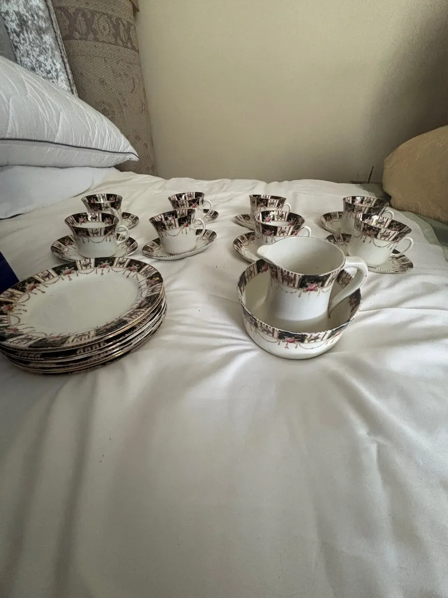 8 piece English China tea set - Image 3