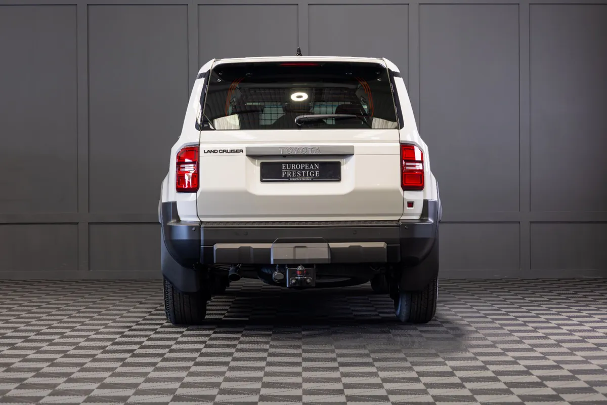 252 Toyota Landcruiser 2 Seat Commercial - Image 4