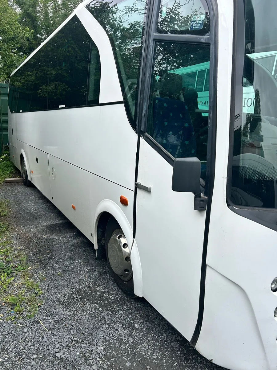 Bus - Image 3