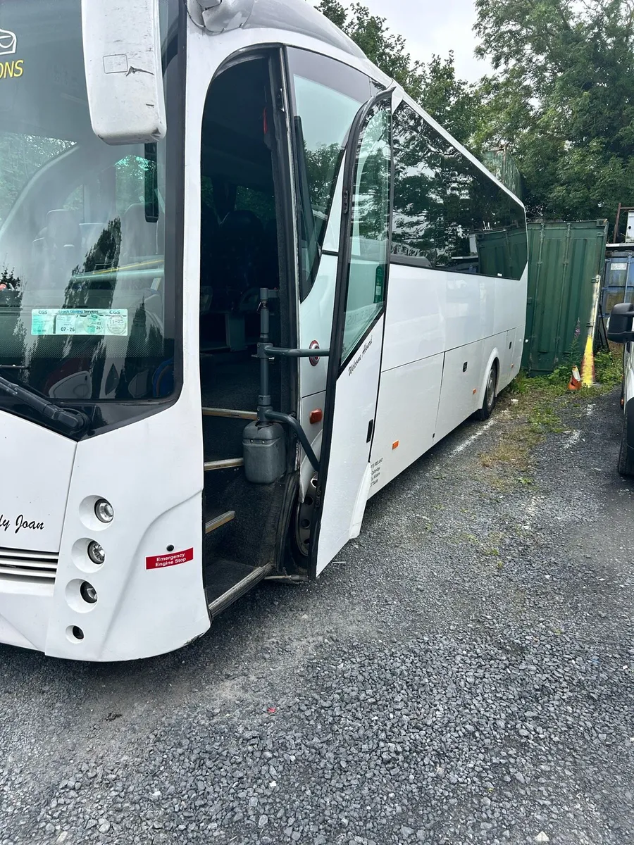 Bus - Image 4