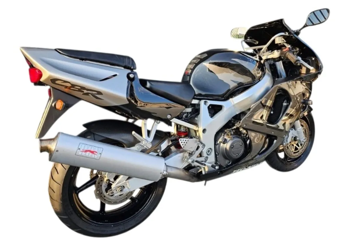 Honda CBR900RR - Image 3