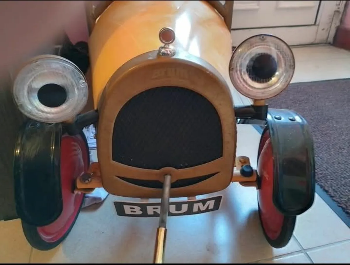 Vintage brum children's pedal car - Image 1