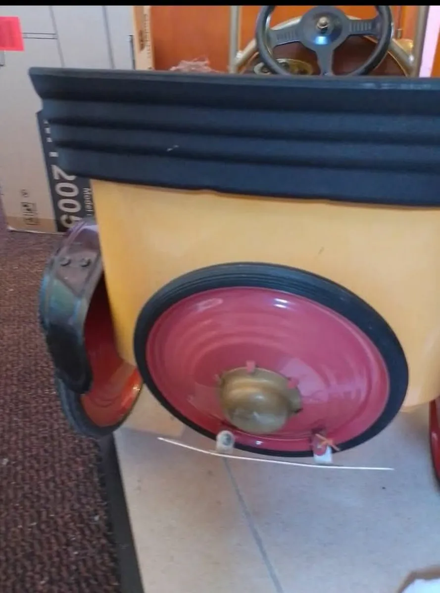 Vintage brum children's pedal car - Image 4