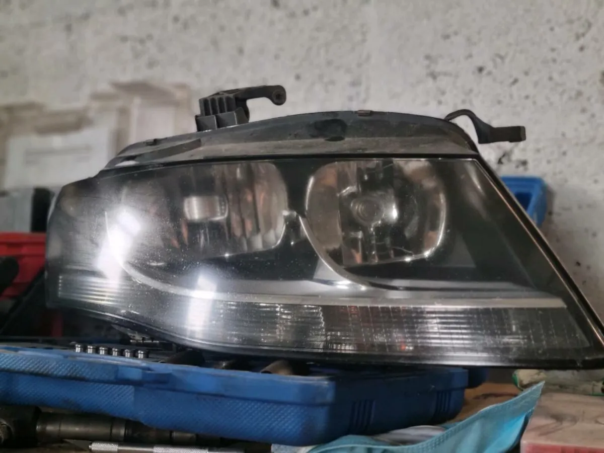 headlight mercedes c class 15-18 audi a4 08-11 - Image 4