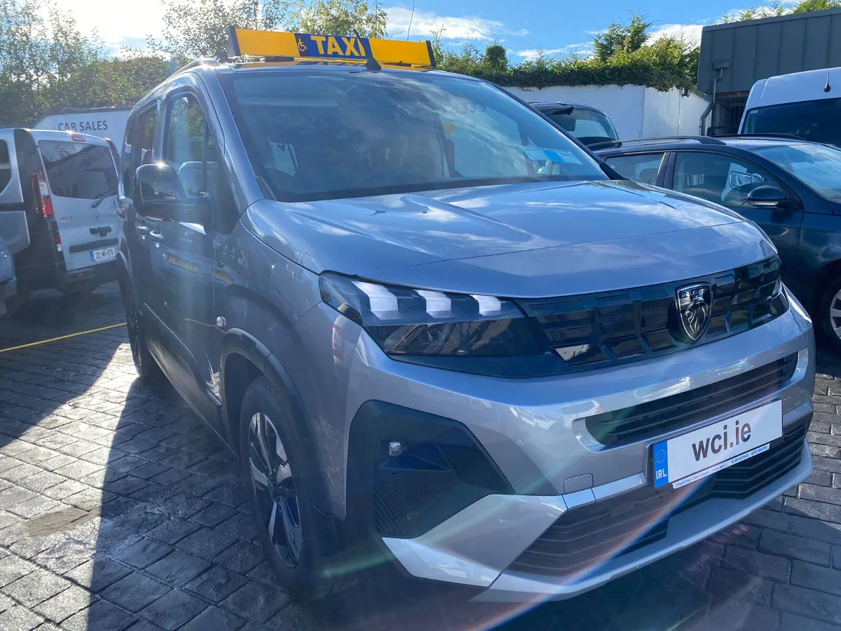 Wheelchair Taxi Peugeot Rifter Horizon - Image 4