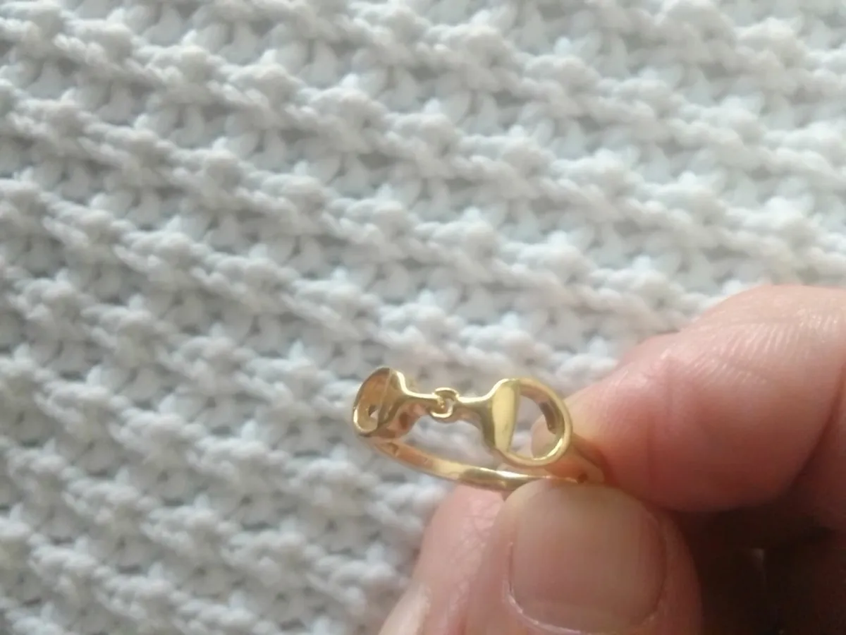 STERLING SILVER/GOLD SNAFFLE RING SIZE Q NEW - Image 2