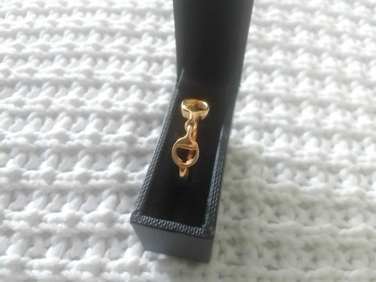 STERLING SILVER/GOLD SNAFFLE RING SIZE Q NEW - Image 4