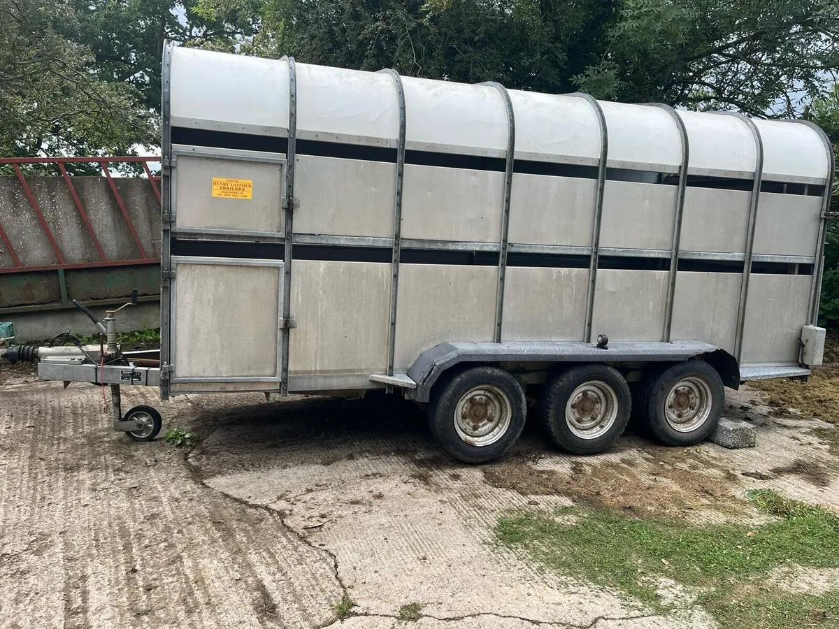 2004 Nugent livestock trailer 6 wheeler - Image 2