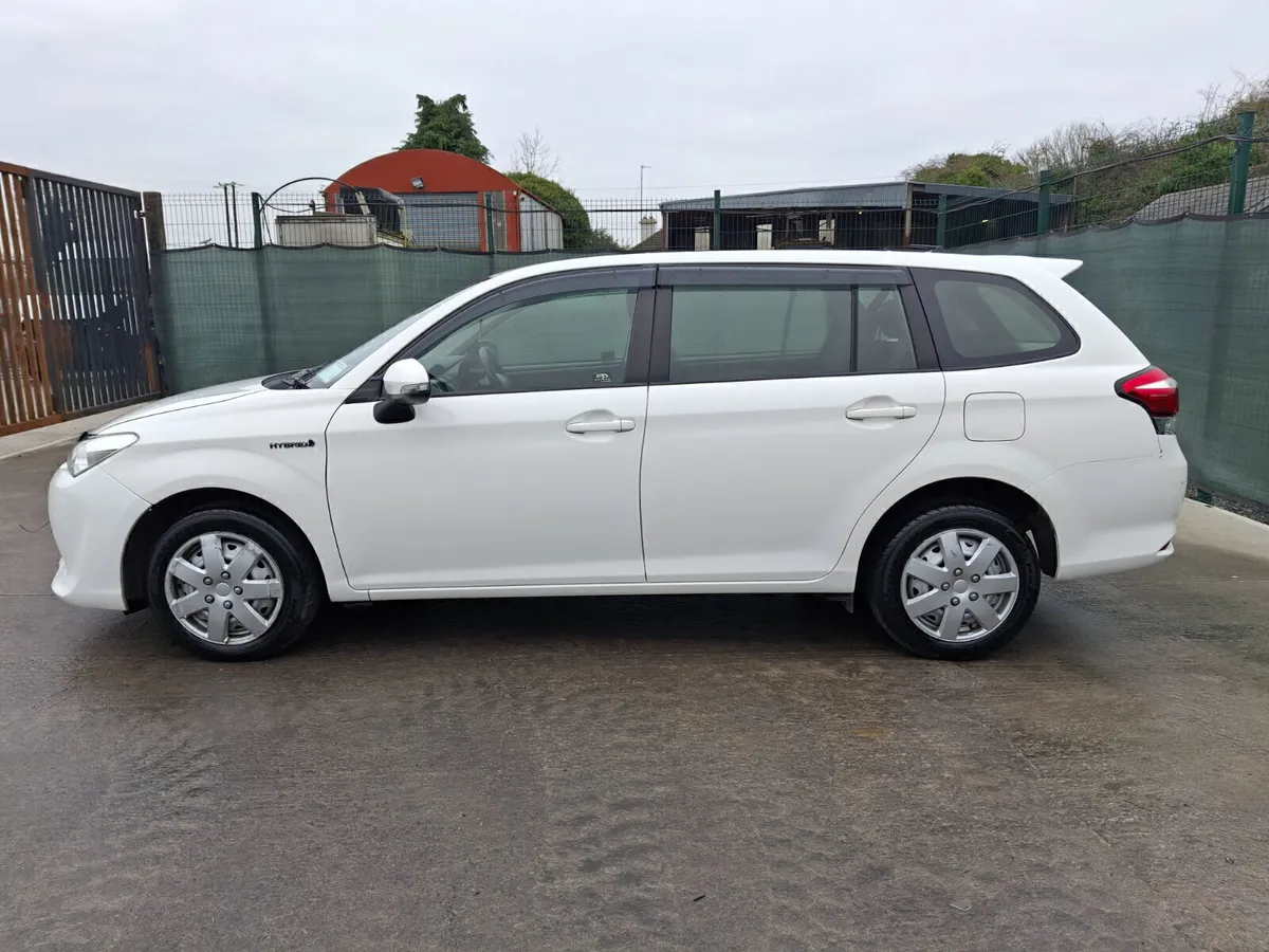 2017 Toyota Corolla Fielder 1.5L Hybrid - Image 4