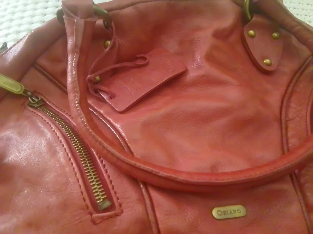 VINTAGE ORIANO  RED SOFT LEATHER HANDBAG AS NEW - Image 2