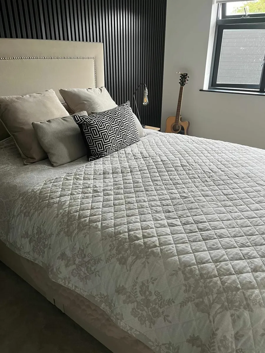 Bed throw - Image 1