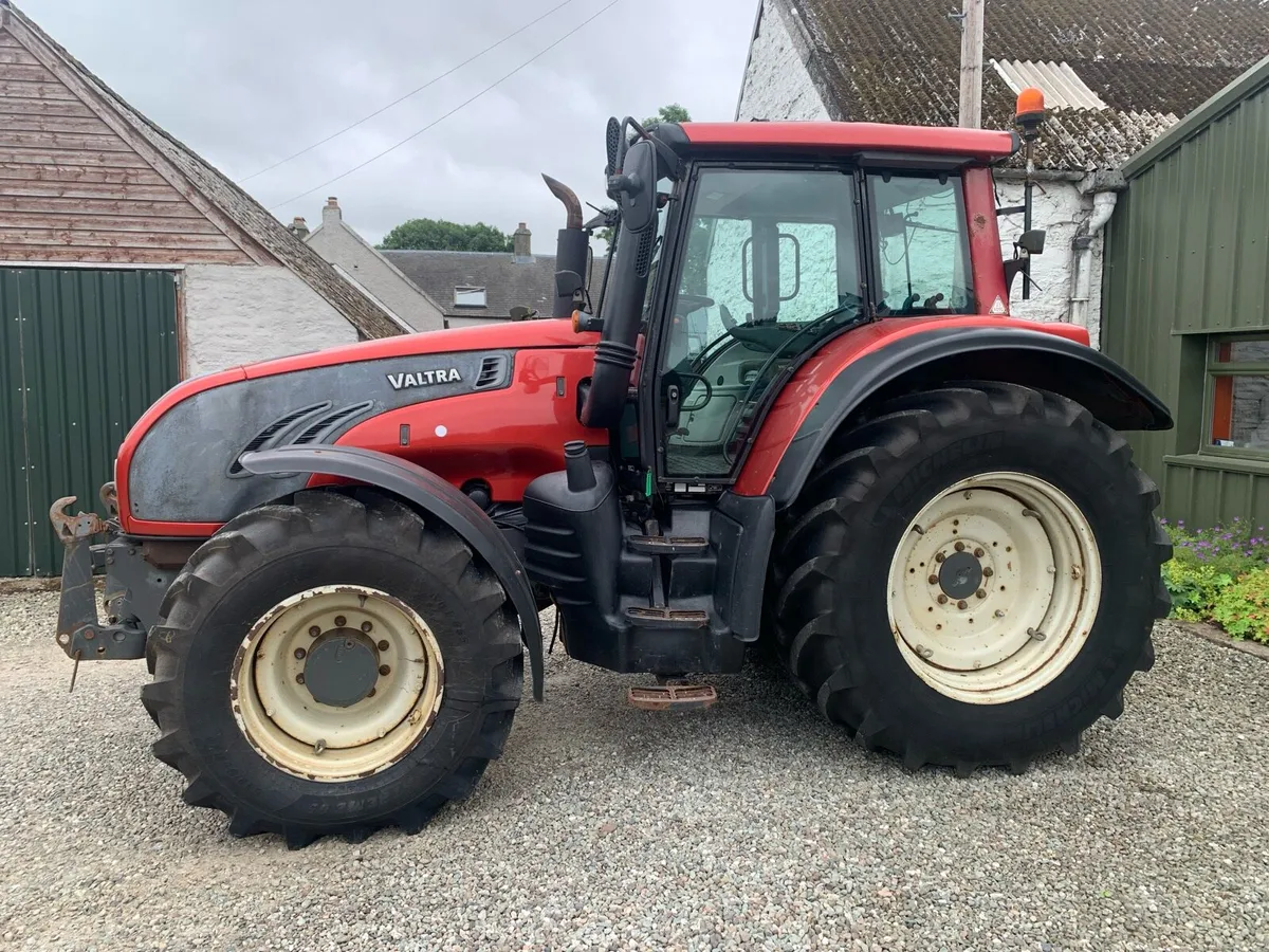 Valtra T202 (2012) (5900 hours) - Image 2
