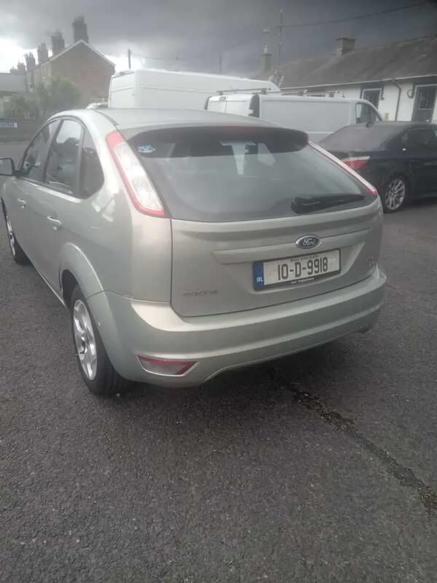 2010 Ford Focus - Image 2