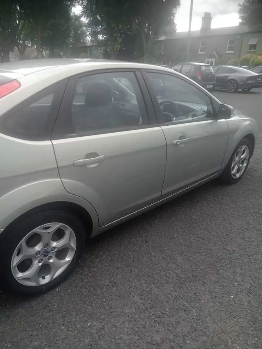 2010 Ford Focus - Image 4