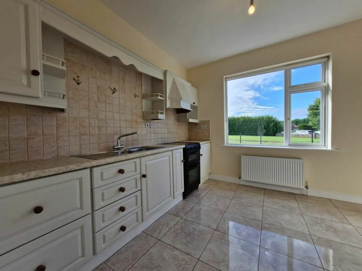 Bungalow, Paddock, Sheds on 3 acres - Image 2