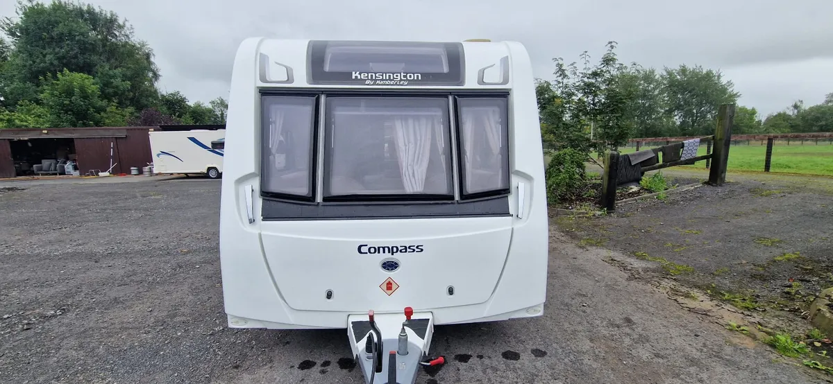 Compass Kensington  554 Caravan Island Bed - Image 2
