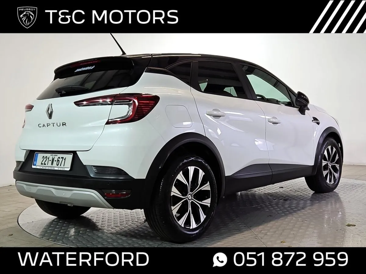 Renault Captur Limited Special Edition Reversing - Image 4
