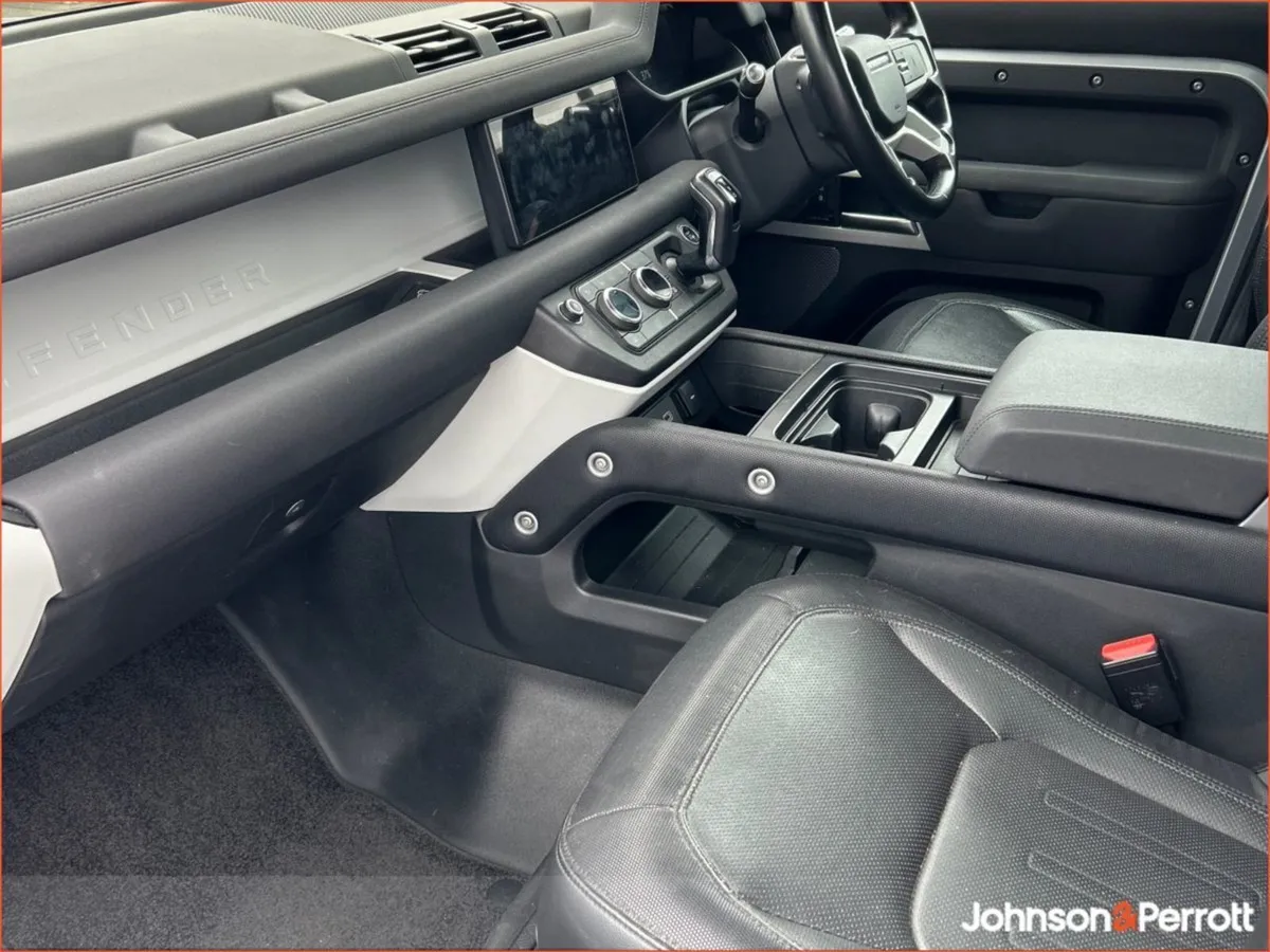 Land Rover Defender 2.0 P400e SE 110 Auto 4WD - Image 3