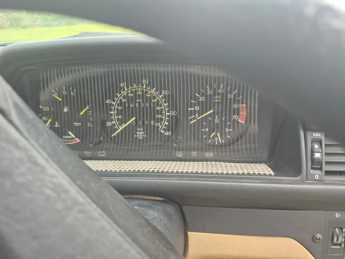 Mercedes 230e - Image 3